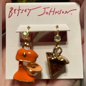 BETSEY JOHNSON Mismatched Orange Baking Mixer & Pumpkin Pie Dangle Earrings NWT